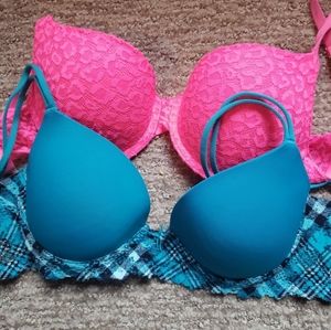 Lot of 2 bras 32B